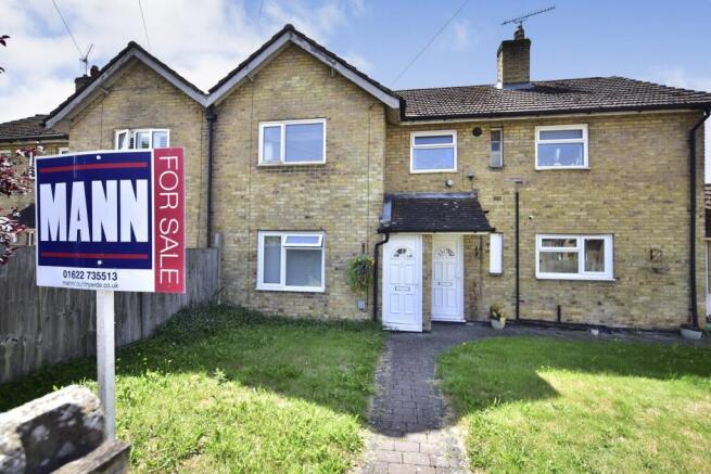 2 bed property, in Queensway, £180,000
