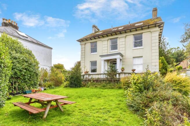 3 bed property, in Plymouth Road, £180,000