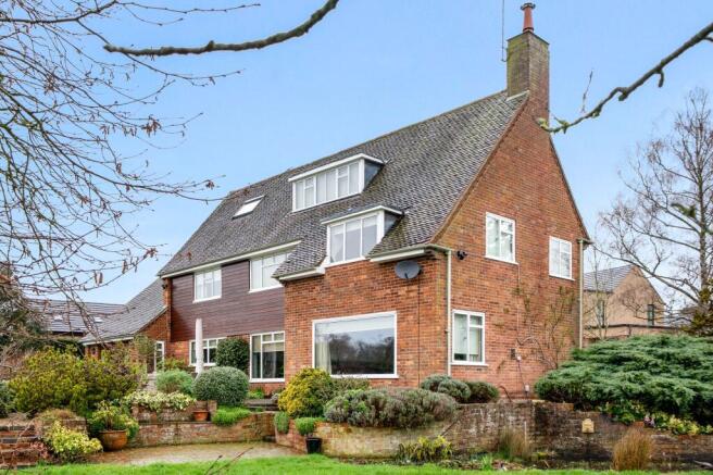 4 bed property, in Chevington Mead & Potential Building Plot, £890,000