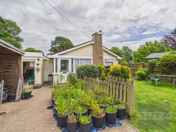 3 bed property, in Oaklea Close, £350,000