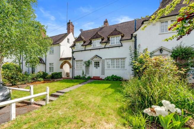 3 bed property, in Chatham Close, £875,000
