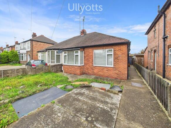 2 bed property, in Wansford Road, £165,000