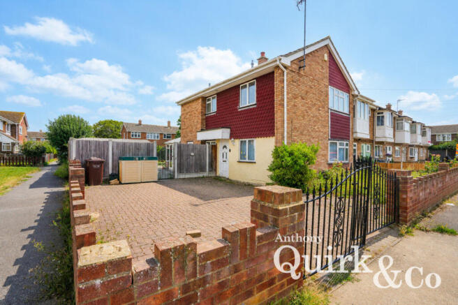 4 bed property, in The Chilterns, £320,000