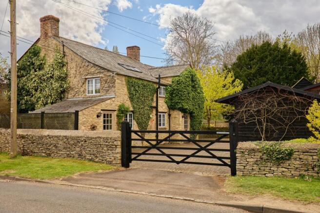 4 bed property, in Buckland Road, £845,000