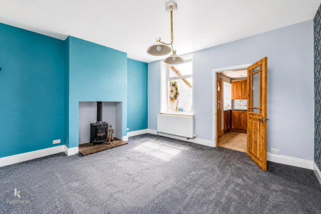 2 bed property, in Lowerhouse Lane, £120,000