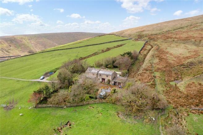 5 bed property, in Barley, £450,000