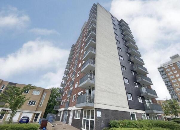 2 bed property, in Lakeside Rise, £120,000