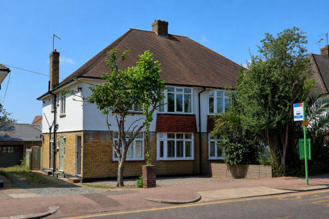 2 bed property, in Leigh-On-Sea, £250,000