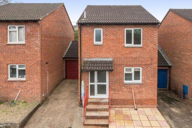 3 bed property, in Weirside Way, £250,000