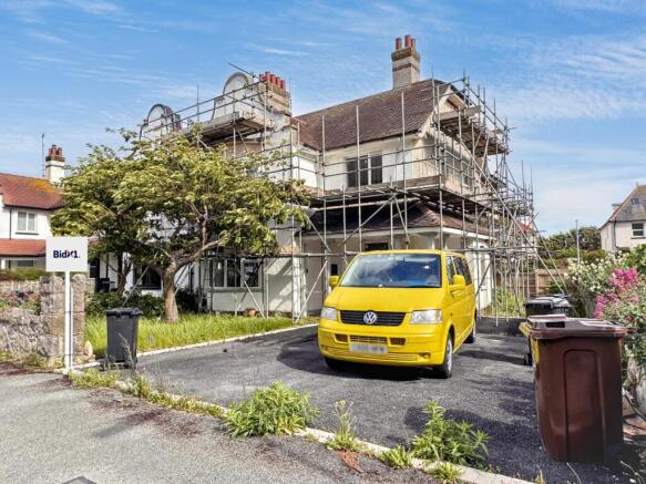 4 bed property, in 14 Gogarth Road, £300,000