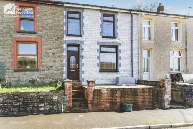 3 bed property, in Heath Terrace, £135,000