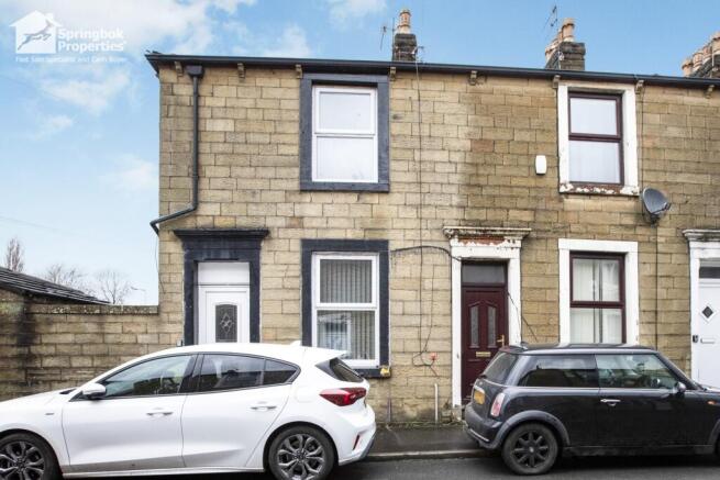 2 bed property, in Pine Street, £75,000