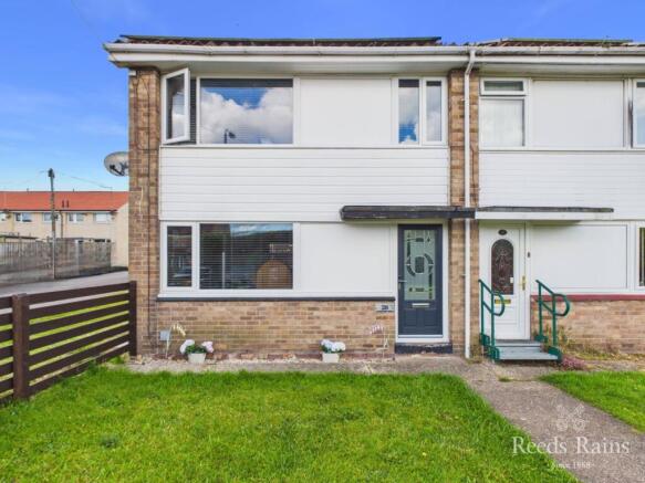 3 bed property, in Stamford Walk, £147,000