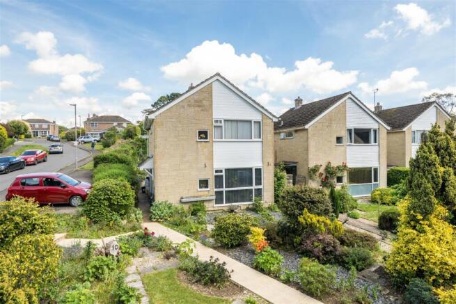 3 bed property, in Tunnel Road, £345,000