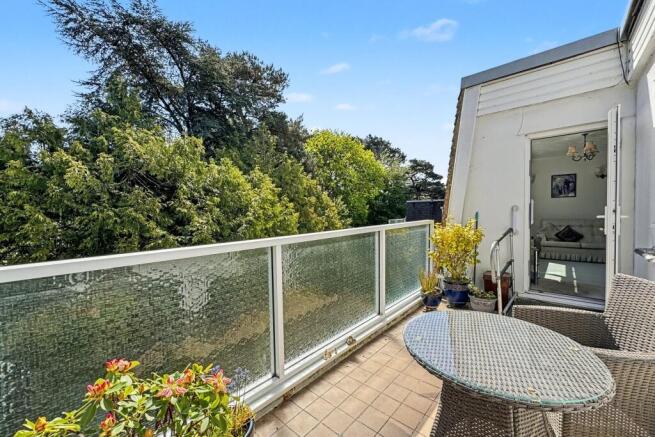 3 bed property, in Ferndown, £325,000