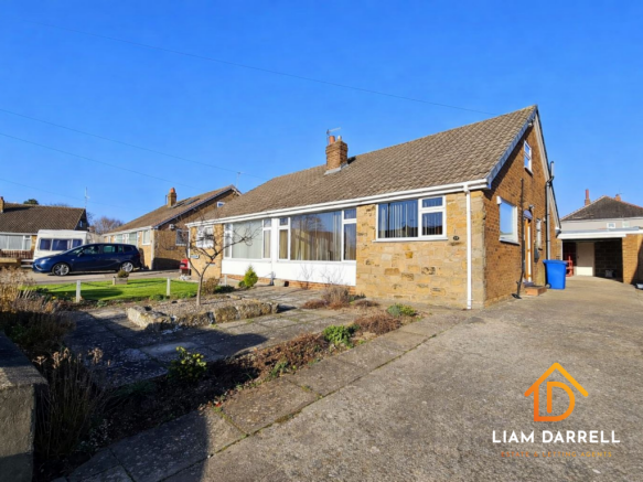 2 bed property, in The Orchard, £200,000