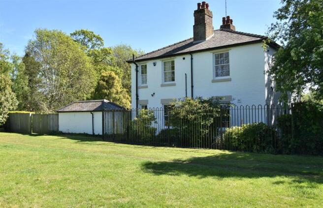 3 bed property, in Millhouse, £550,000