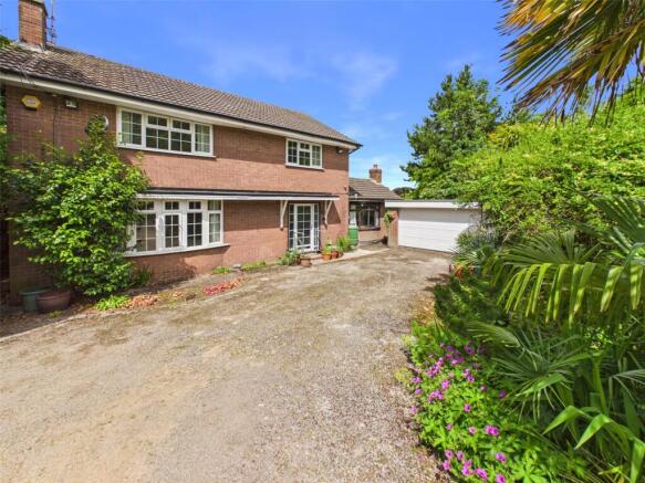 4 bed property, in Robin Hood Lane, £475,000