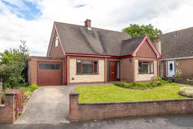 3 bed property, in Brookdale Avenue, £250,000