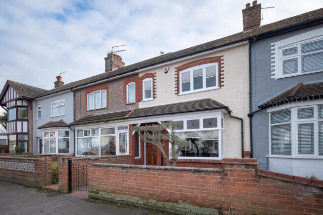 4 bed property, in Hamilton Road, £275,000