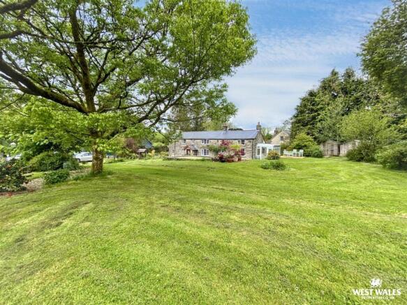 3 bed property, in Llanmill, £550,000