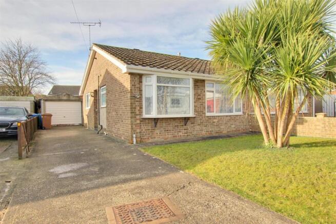 2 bed property, in Percy Close, £164,950