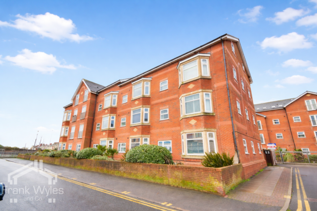 2 bed property, in Flat 12, £79,950