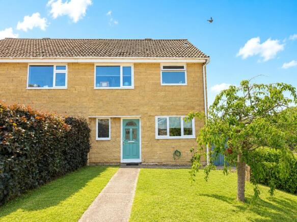 3 bed property, in Cale Way, £275,000