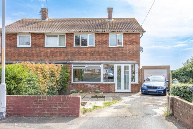 2 bed property, in Lister Road, £300,000