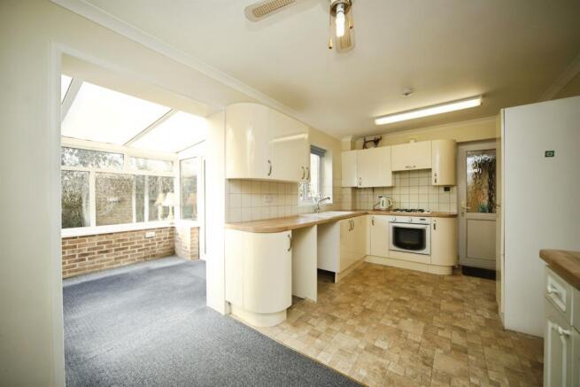 3 bed property, in Grafton Close, £225,000