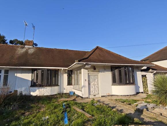 4 bed property, in Lilian Gardens, £950,000
