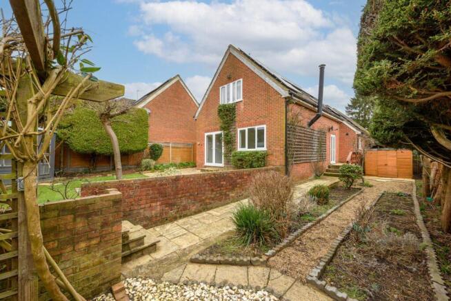 4 bed property, in 172 Little Marlow Road, £475,000