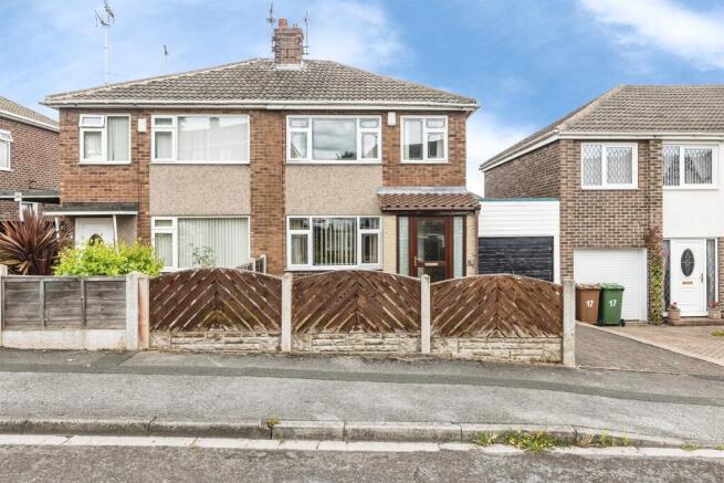 3 bed property, in Dulverton Rise, £120,000