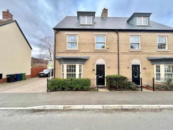 4 bed property, in Farendon Road, £425,000