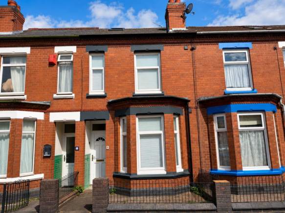 4 bed property, in St. Osburgs Road, £270,000