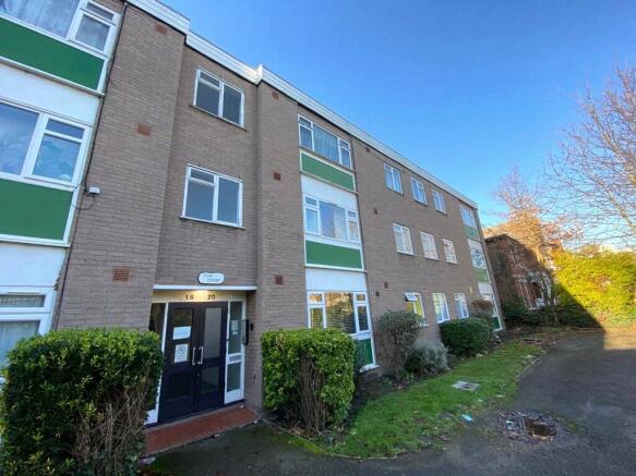 1 bed property, in Bromley Road, £130,000