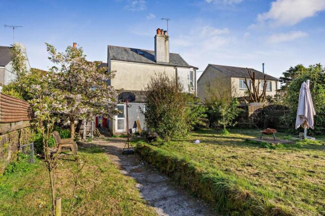 3 bed property, in North Road, £225,000