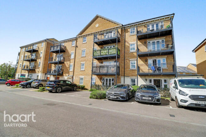 2 bed property, in Richmer Road, £250,000