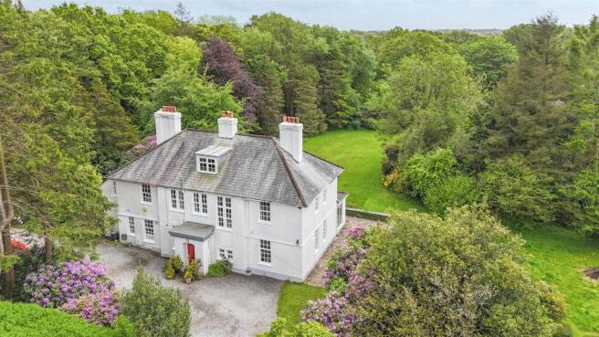 6 bed property, in Yelverton, £975,000