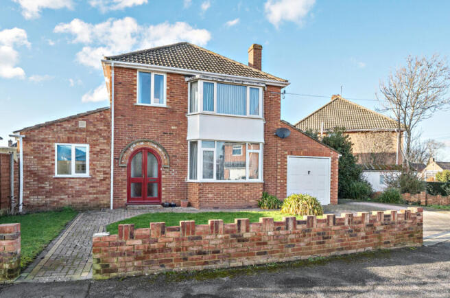 4 bed property, in St. Michaels Road, £475,000