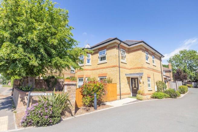 2 bed property, in Woodcock Way, £400,000