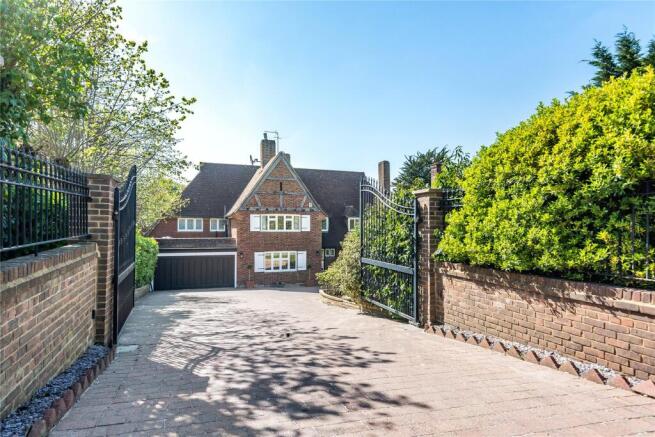5 bed property, in Cockfosters Road, £2,600,000