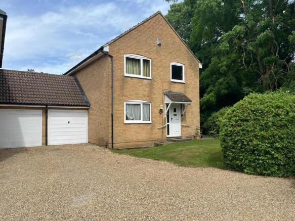 4 bed property, in Seven Acres, £420,000