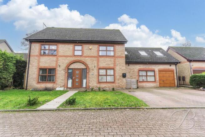 5 bed property, in Church Avenue, £500,000