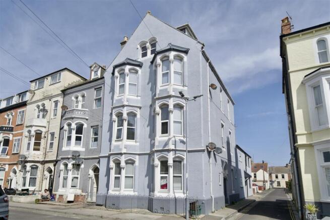 1 bed property, in Lennox Street, £90,000