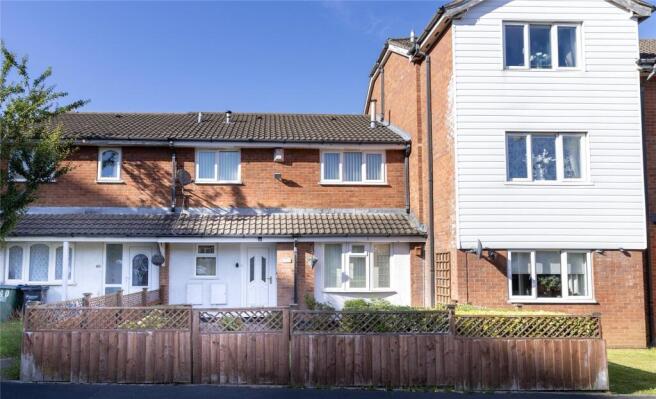 2 bed property, in Winchester Close, £160,000