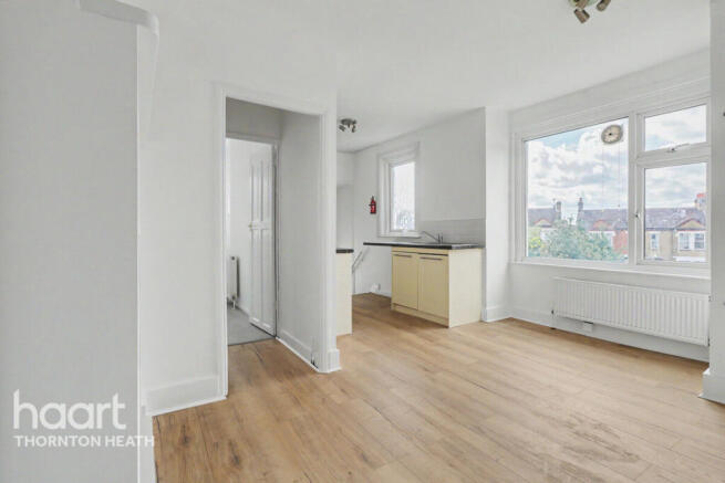 2 bed property, in Mersham Road, £370,000