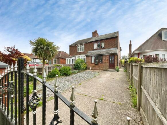 3 bed property, in Berry Hill Lane, £240,000