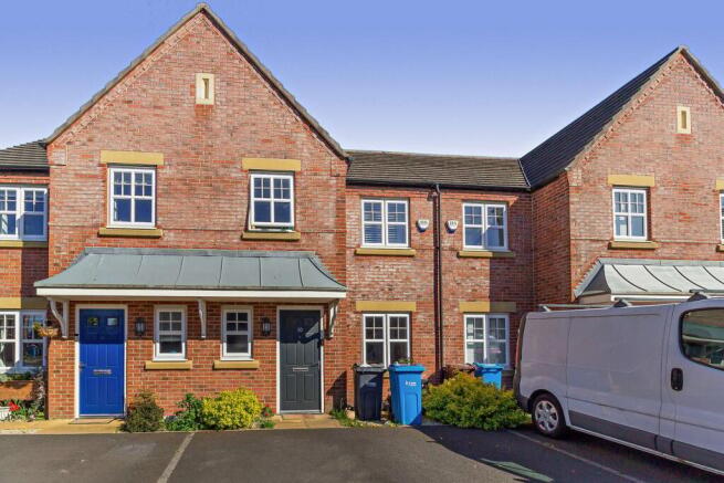 3 bed property, in Buckley Grove, £205,000
