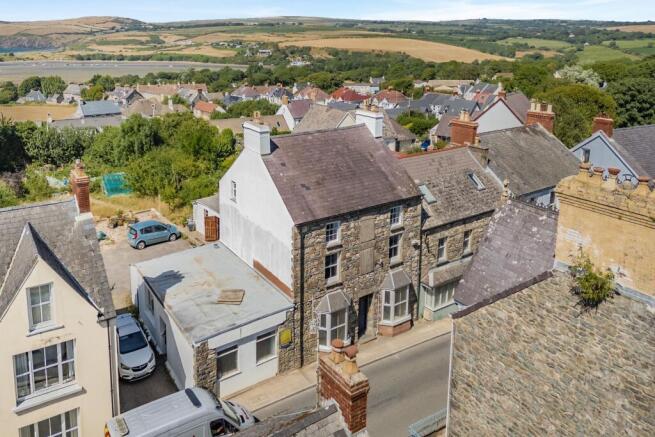 5 bed property, in West Street, £315,000